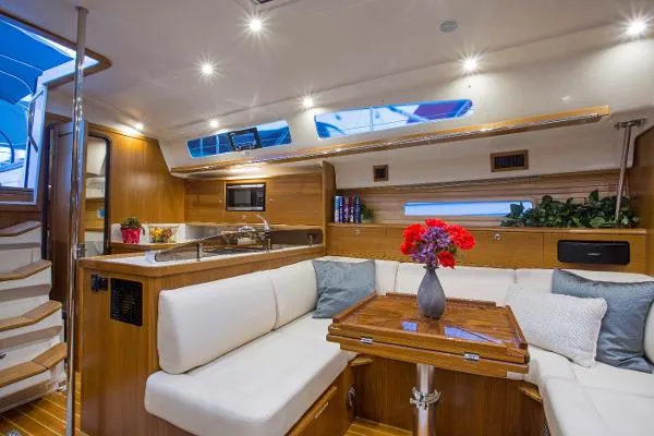 Slide: The Image of Catalina 425 Factory Base 2024 - 2