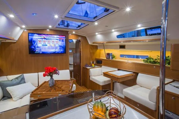 Slide: The Image of Catalina 425 Factory Base 2024 - 4