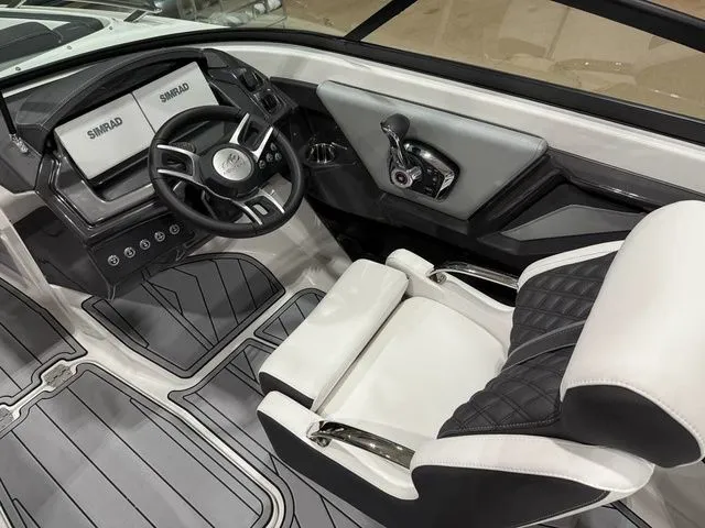 Slide: The Image of Monterey 218SS Super Sport 2025 - 10