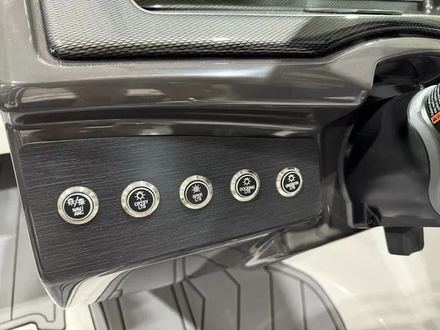 Slide: The Image of Monterey 218SS Super Sport 2025 - 12