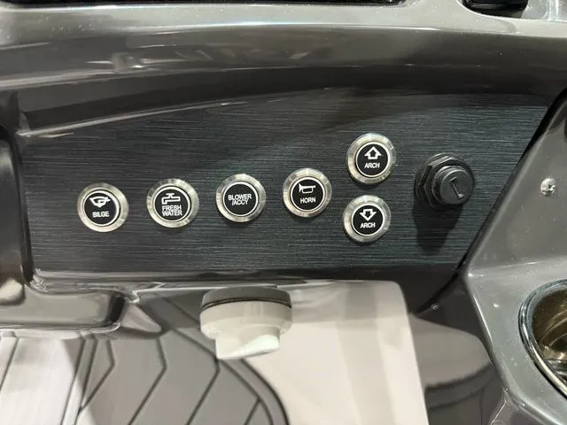 Slide: The Image of Monterey 218SS Super Sport 2025 - 13