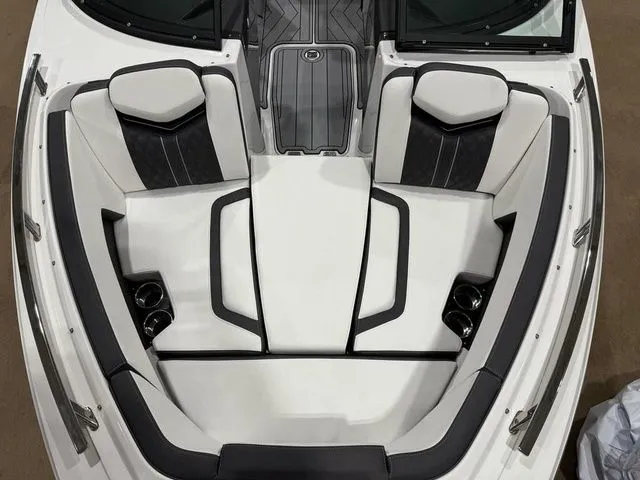 Slide: The Image of Monterey 218SS Super Sport 2025 - 18