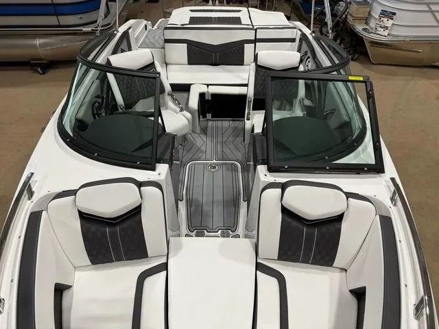 Slide: The Image of Monterey 218SS Super Sport 2025 - 19