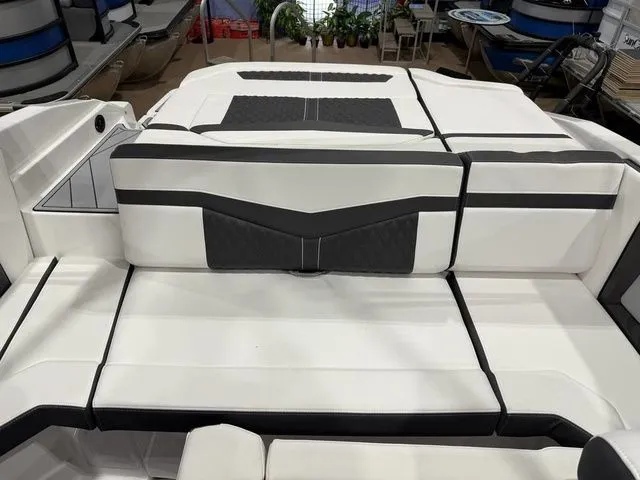 Slide: The Image of Monterey 218SS Super Sport 2025 - 8