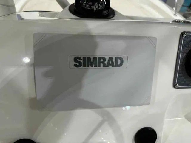 Slide: The Image of Boston Whaler 190 Montauk 2026 - 10