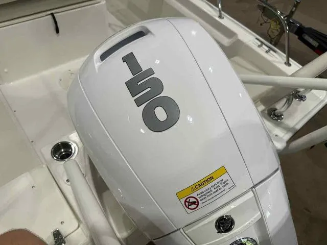 Slide: The Image of Boston Whaler 190 Montauk 2026 - 12