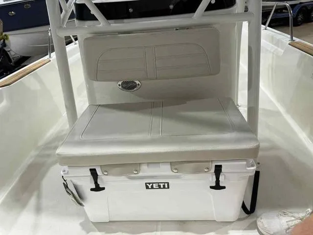 Slide: The Image of Boston Whaler 190 Montauk 2026 - 13