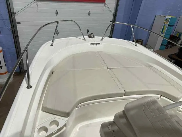 Slide: The Image of Boston Whaler 190 Montauk 2026 - 16