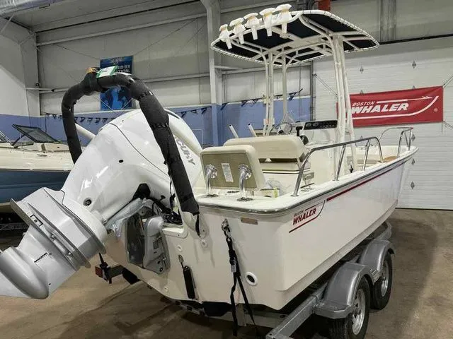 Slide: The Image of Boston Whaler 190 Montauk 2026 - 3