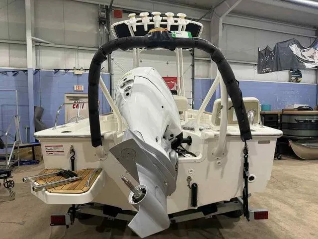 Slide: The Image of Boston Whaler 190 Montauk 2026 - 4