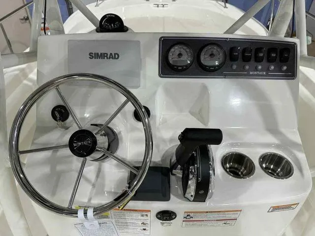 Slide: The Image of Boston Whaler 190 Montauk 2026 - 8