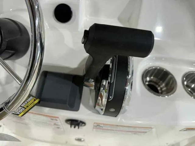 Slide: The Image of Boston Whaler 190 Montauk 2026 - 9
