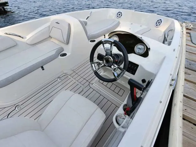 Slide: The Image of Stingray 182 SC 2024 - 13