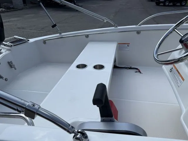 Slide: The Image of Boston Whaler 130 Super Sport 2025 - 10