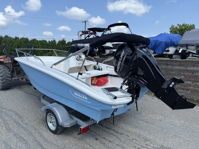 Slide: The Image of Boston Whaler 130 Super Sport 2025 - 3