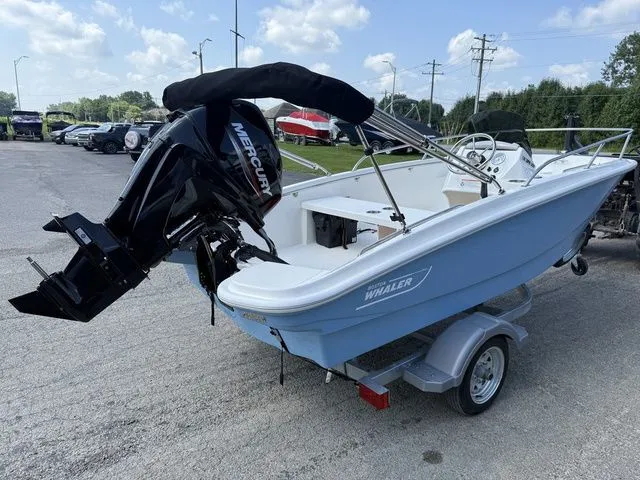 Slide: The Image of Boston Whaler 130 Super Sport 2025 - 5