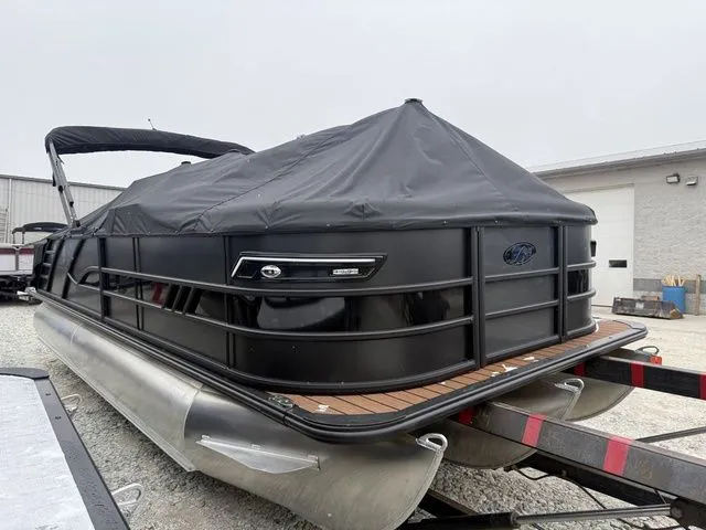 The Image of Bentley Pontoons Elite 223 Swingback Dual Captain Full Tube 2026 - 1