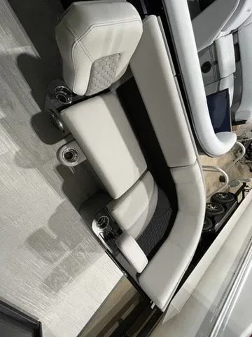 Slide: The Image of Apex Marine M22 2023 - 9