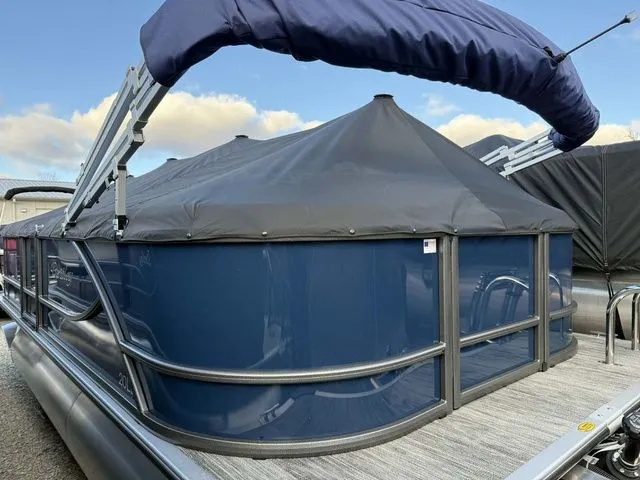 Slide: The Image of Bentley Pontoons LE 200 CW 2026 - 3