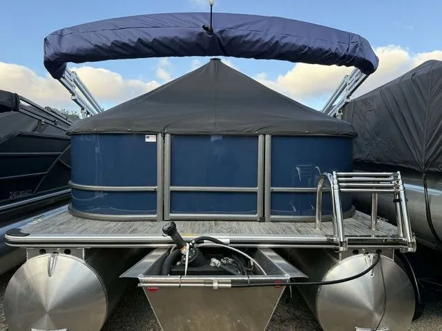 Slide: The Image of Bentley Pontoons LE 200 CW 2026 - 4