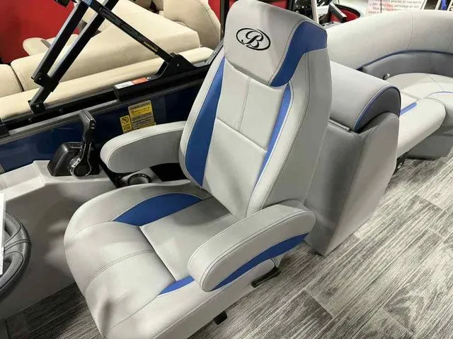 Slide: The Image of Bentley Pontoons Legacy 223 Navigator Dual Captain Full Tube 2026 - 10