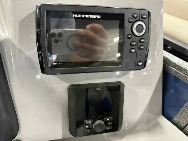 Slide: The Image of Bentley Pontoons Legacy 223 Navigator Dual Captain Full Tube 2026 - 12