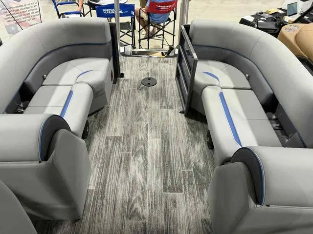 Slide: The Image of Bentley Pontoons Legacy 223 Navigator Dual Captain Full Tube 2026 - 15