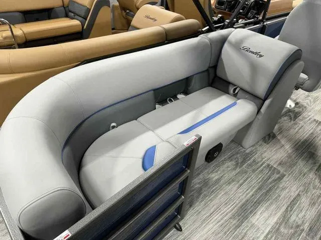 Slide: The Image of Bentley Pontoons Legacy 223 Navigator Dual Captain Full Tube 2026 - 17