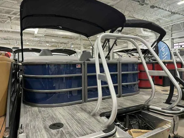 Slide: The Image of Bentley Pontoons Legacy 223 Navigator Dual Captain Full Tube 2026 - 18