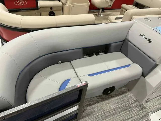 Slide: The Image of Bentley Pontoons Legacy 223 Navigator Dual Captain Full Tube 2026 - 3