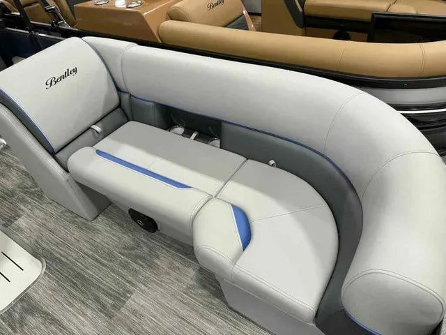 Slide: The Image of Bentley Pontoons Legacy 223 Navigator Dual Captain Full Tube 2026 - 4