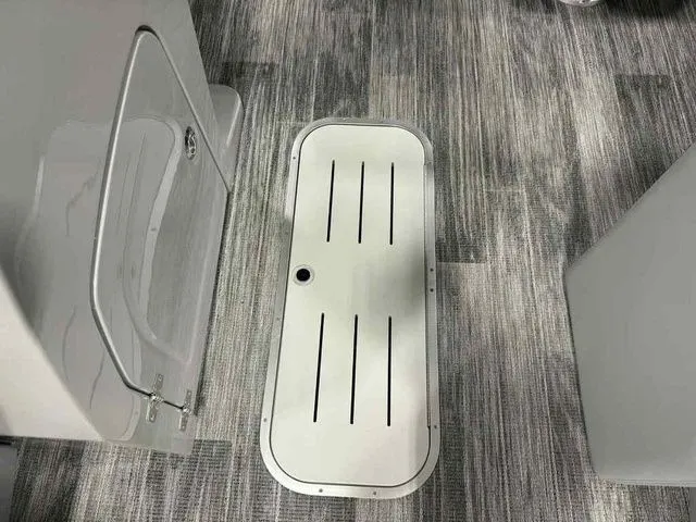 Slide: The Image of Bentley Pontoons Legacy 223 Navigator Dual Captain Full Tube 2026 - 5