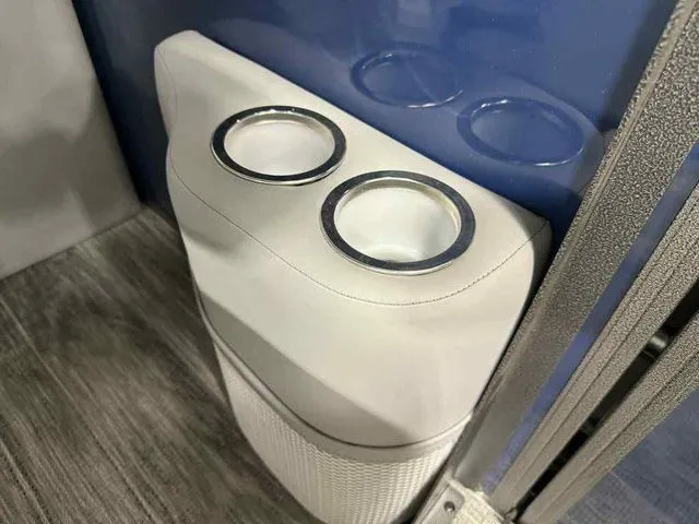 Slide: The Image of Bentley Pontoons Legacy 223 Navigator Dual Captain Full Tube 2026 - 9