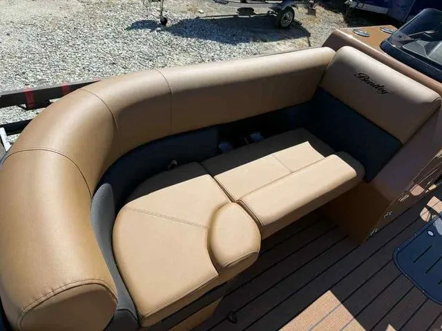 Slide: The Image of Bentley Pontoons Elite 223 Admiral Dual Captain 3/4 Tube 2026 - 11