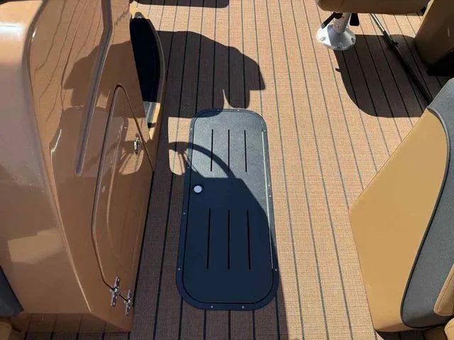 Slide: The Image of Bentley Pontoons Elite 223 Admiral Dual Captain 3/4 Tube 2026 - 13