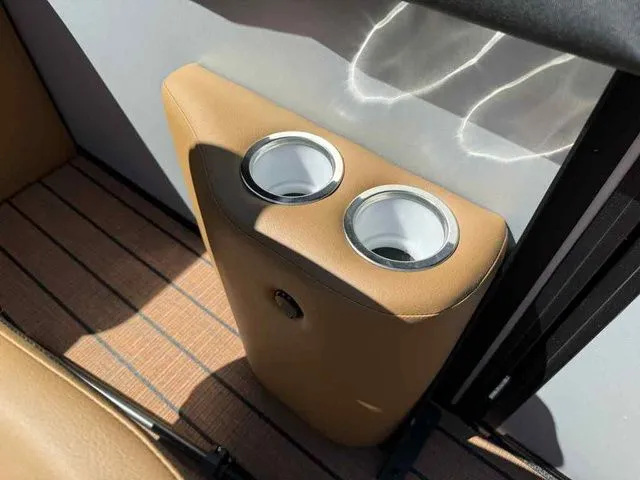 Slide: The Image of Bentley Pontoons Elite 223 Admiral Dual Captain 3/4 Tube 2026 - 15