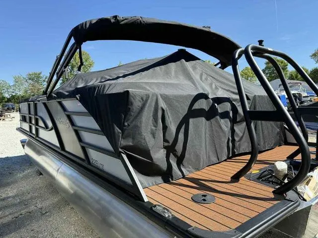 Slide: The Image of Bentley Pontoons Elite 223 Admiral Dual Captain 3/4 Tube 2026 - 7