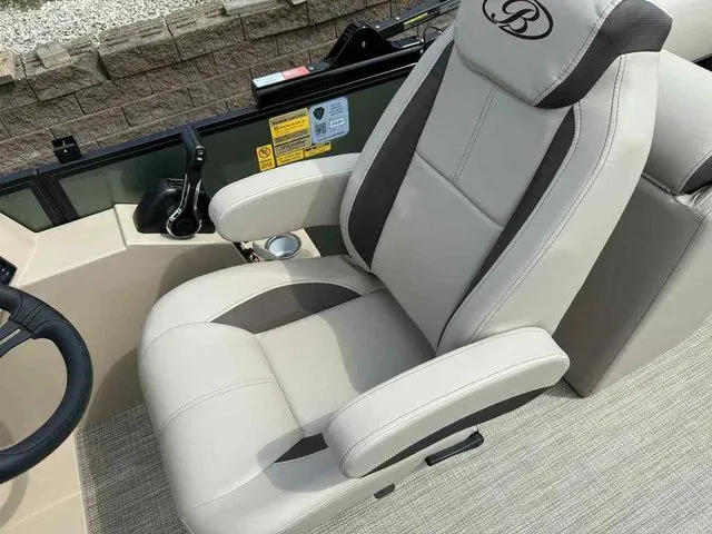 Slide: The Image of Bentley Pontoons Legacy 223 Navigator Dual Captain 3/4 Tube 2026 - 14