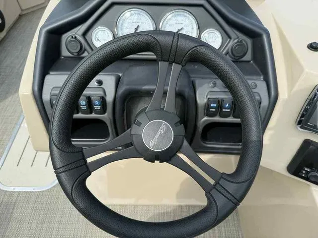 Slide: The Image of Bentley Pontoons Legacy 223 Navigator Dual Captain 3/4 Tube 2026 - 16