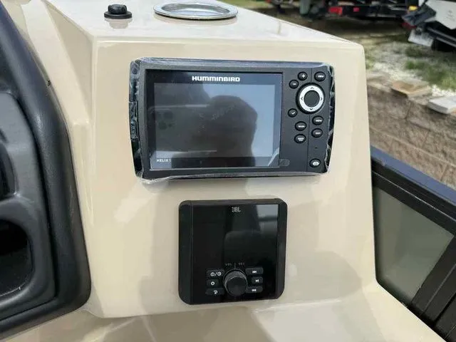 Slide: The Image of Bentley Pontoons Legacy 223 Navigator Dual Captain 3/4 Tube 2026 - 18