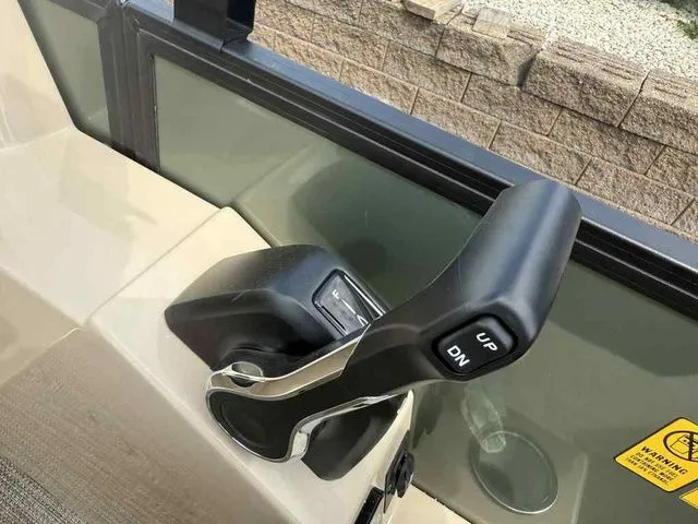 Slide: The Image of Bentley Pontoons Legacy 223 Navigator Dual Captain 3/4 Tube 2026 - 19