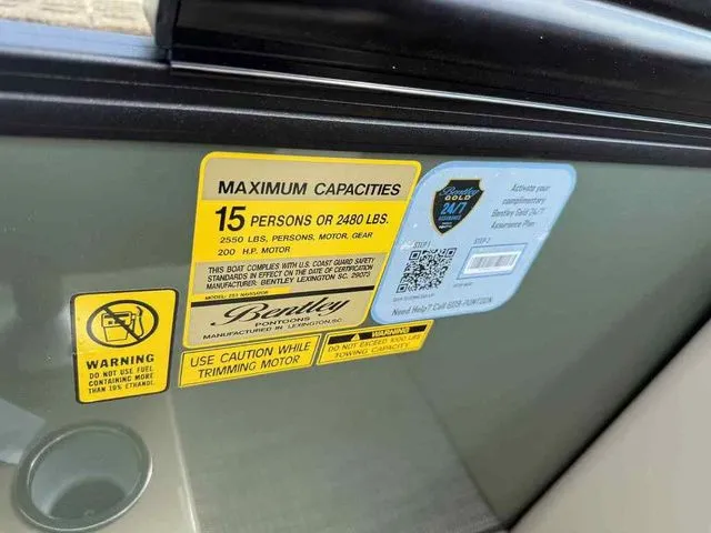 Slide: The Image of Bentley Pontoons Legacy 223 Navigator Dual Captain 3/4 Tube 2026 - 21