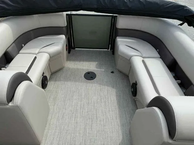 Slide: The Image of Bentley Pontoons Legacy 223 Navigator Dual Captain 3/4 Tube 2026 - 22