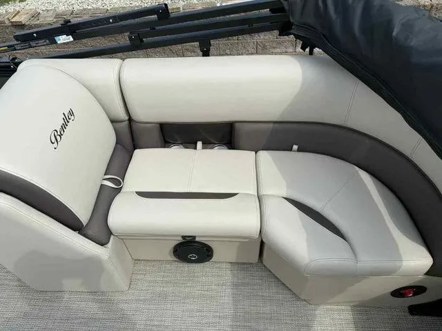 Slide: The Image of Bentley Pontoons Legacy 223 Navigator Dual Captain 3/4 Tube 2026 - 23