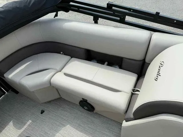 Slide: The Image of Bentley Pontoons Legacy 223 Navigator Dual Captain 3/4 Tube 2026 - 24