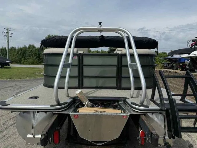 Slide: The Image of Bentley Pontoons Legacy 223 Navigator Dual Captain 3/4 Tube 2026 - 5