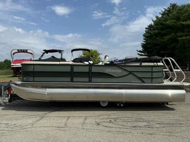 Slide: The Image of Bentley Pontoons Legacy 223 Navigator Dual Captain 3/4 Tube 2026 - 7