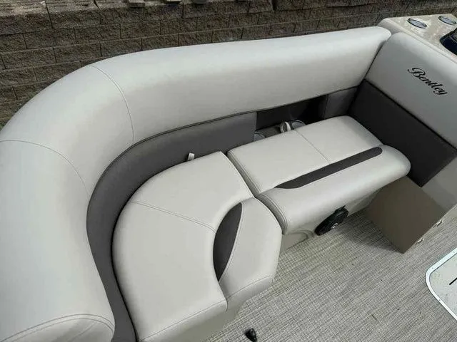 Slide: The Image of Bentley Pontoons Legacy 223 Navigator Dual Captain 3/4 Tube 2026 - 9