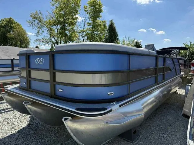 The Image of Bentley Pontoons Legacy 223 Swingback Dual Captain 3/4 Tube 2026 - 1