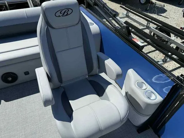 Slide: The Image of Bentley Pontoons Legacy 223 Swingback Dual Captain 3/4 Tube 2026 - 12